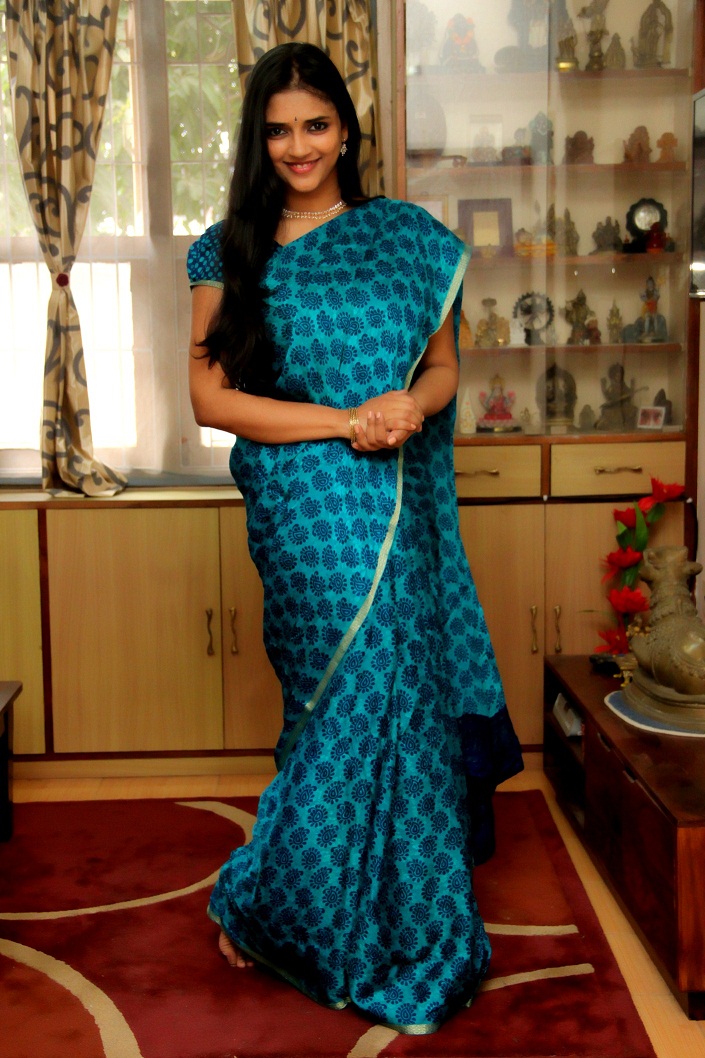 Actress Vasundra Photos (4)
