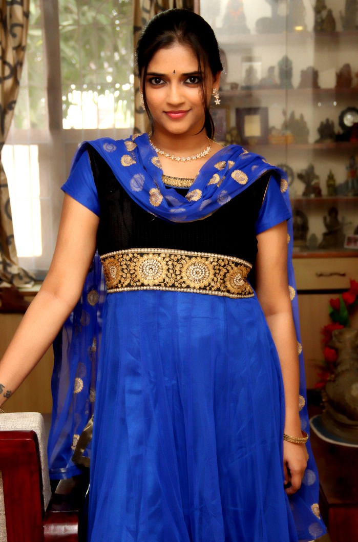 Actress Vasundra Photos (5)