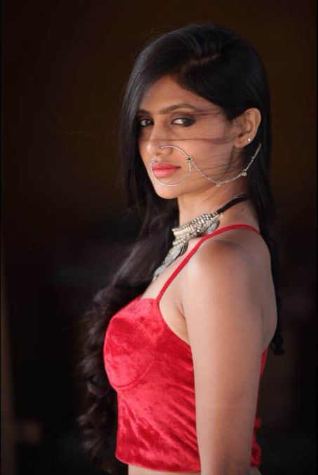 Actress Shalini Vadnikatti Photo Shoot Images (13)