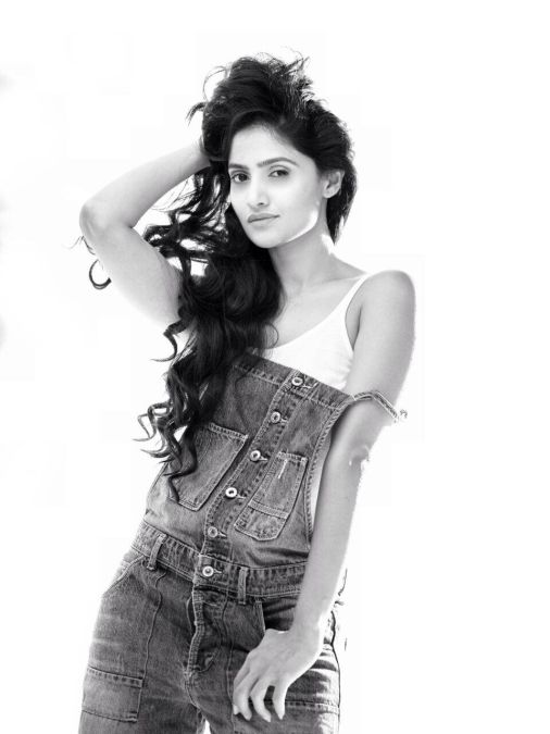 Actress Shalini Vadnikatti Photo Shoot Images (32)