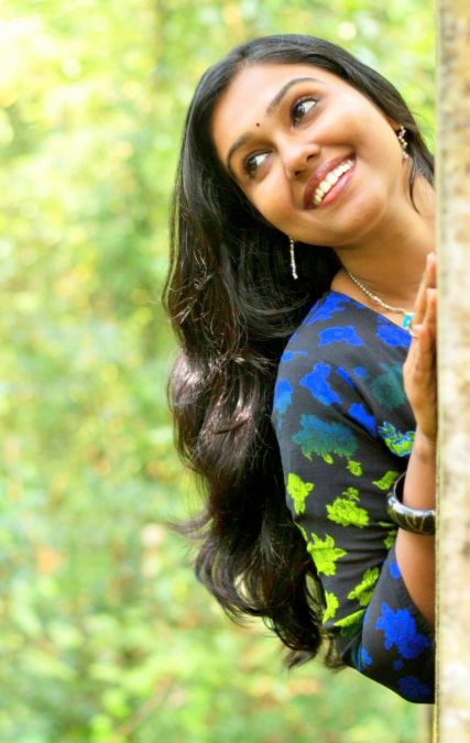 Actress Sushma Prakash New Photo Shoot Images (7)