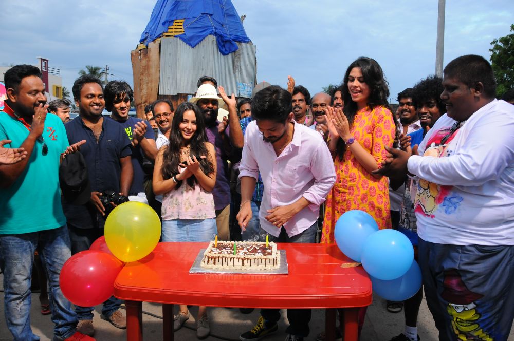 Actor Nakul Celebrated His Birthday on The Sets of SEI (2)