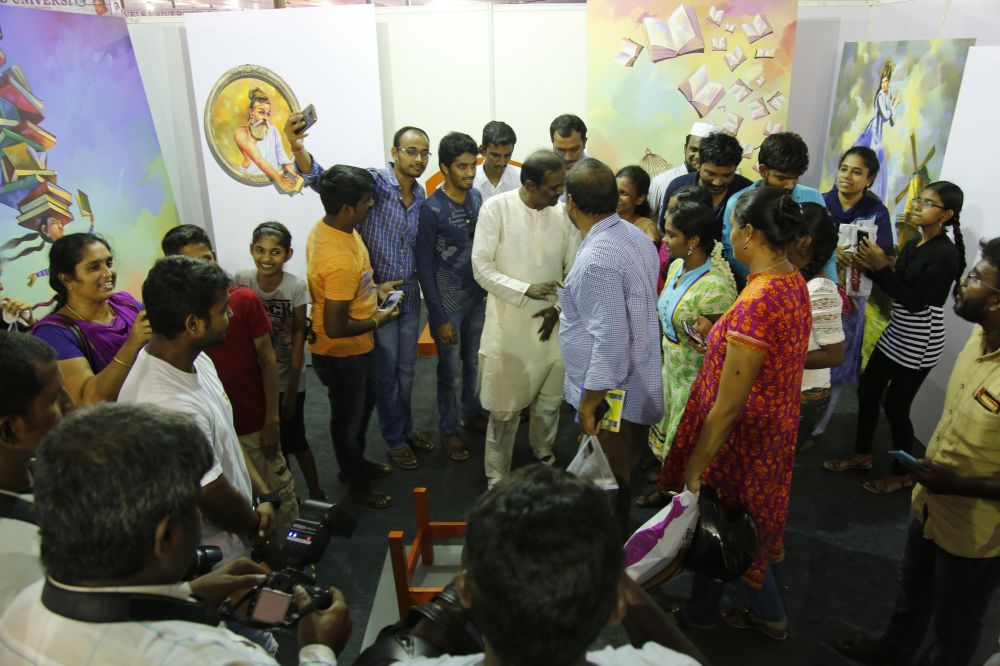 Celebraties at Chennai Book Fair 2016 Photos (6)