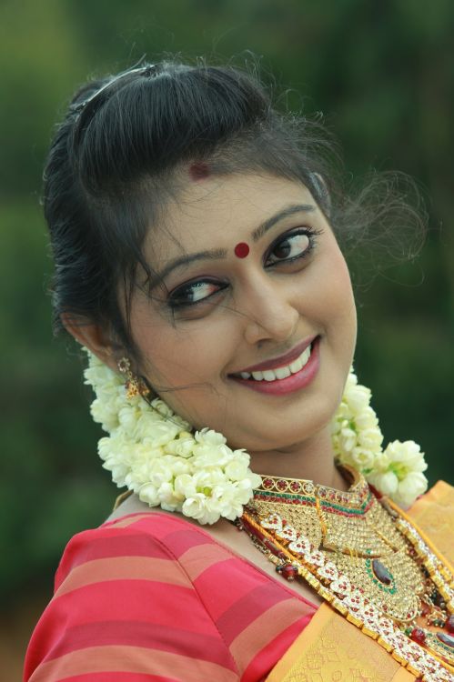 Puthusa Naan Poranthen Movie Stills (15)