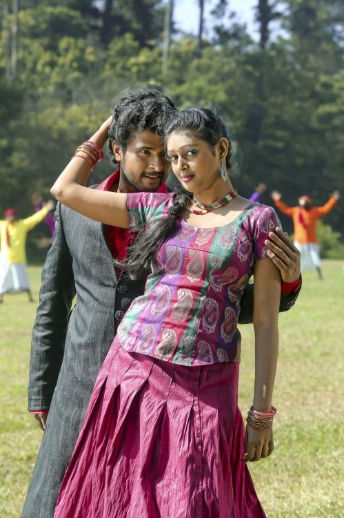 Puthusa Naan Poranthen Movie Stills (19)