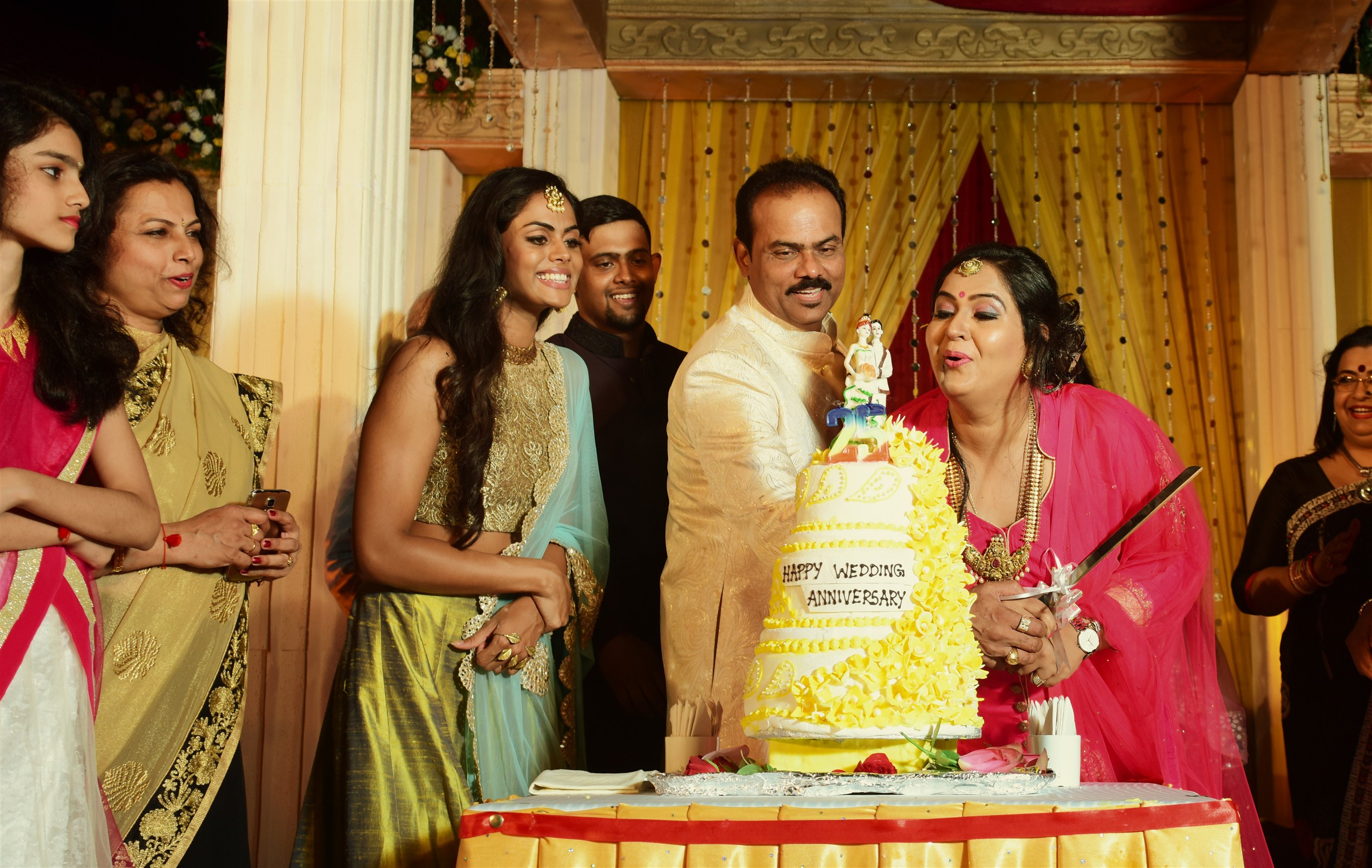 Actress Radha 25th year Wedding Anniversary Pics (21)