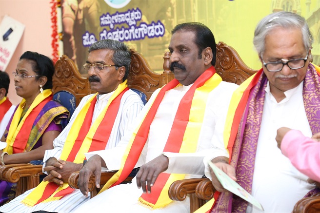 Kaviperarasu Vairamuthu at Kannada Literature & Culture Seminar Event Stills (4)