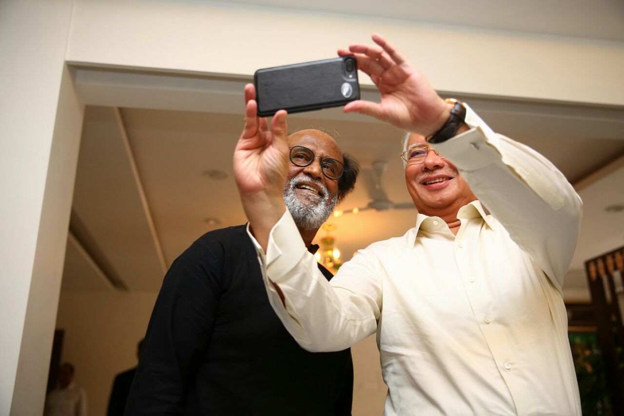 Malaysian PM Najib Razak With Superstarv (3)
