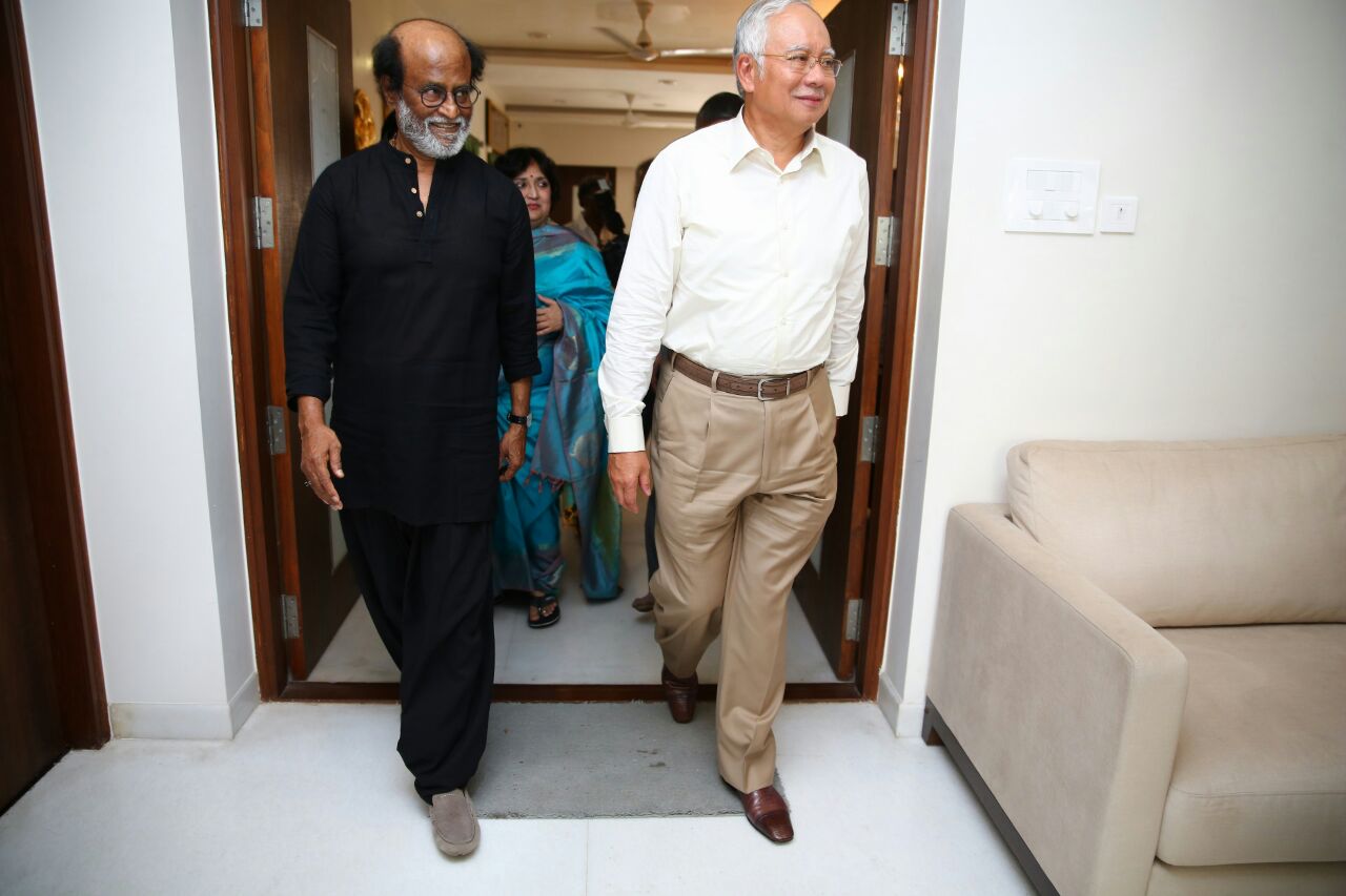 Malaysian PM Najib Razak With Superstarv (5)