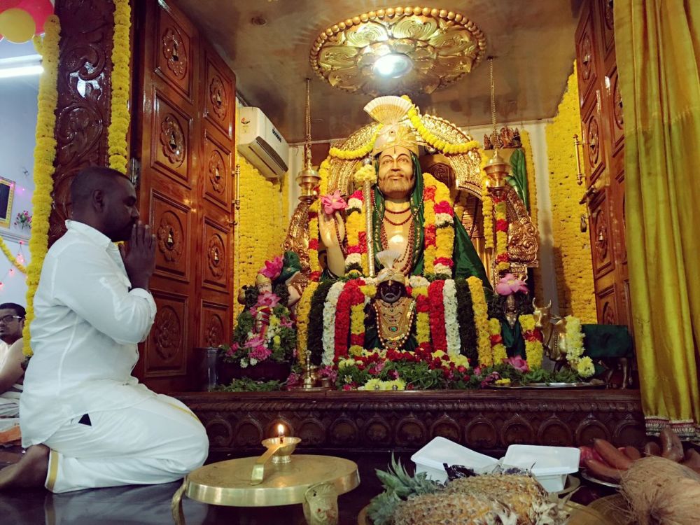 Raghava Lawrance at Raghavendra Swamy Brindavanam Temple (12)