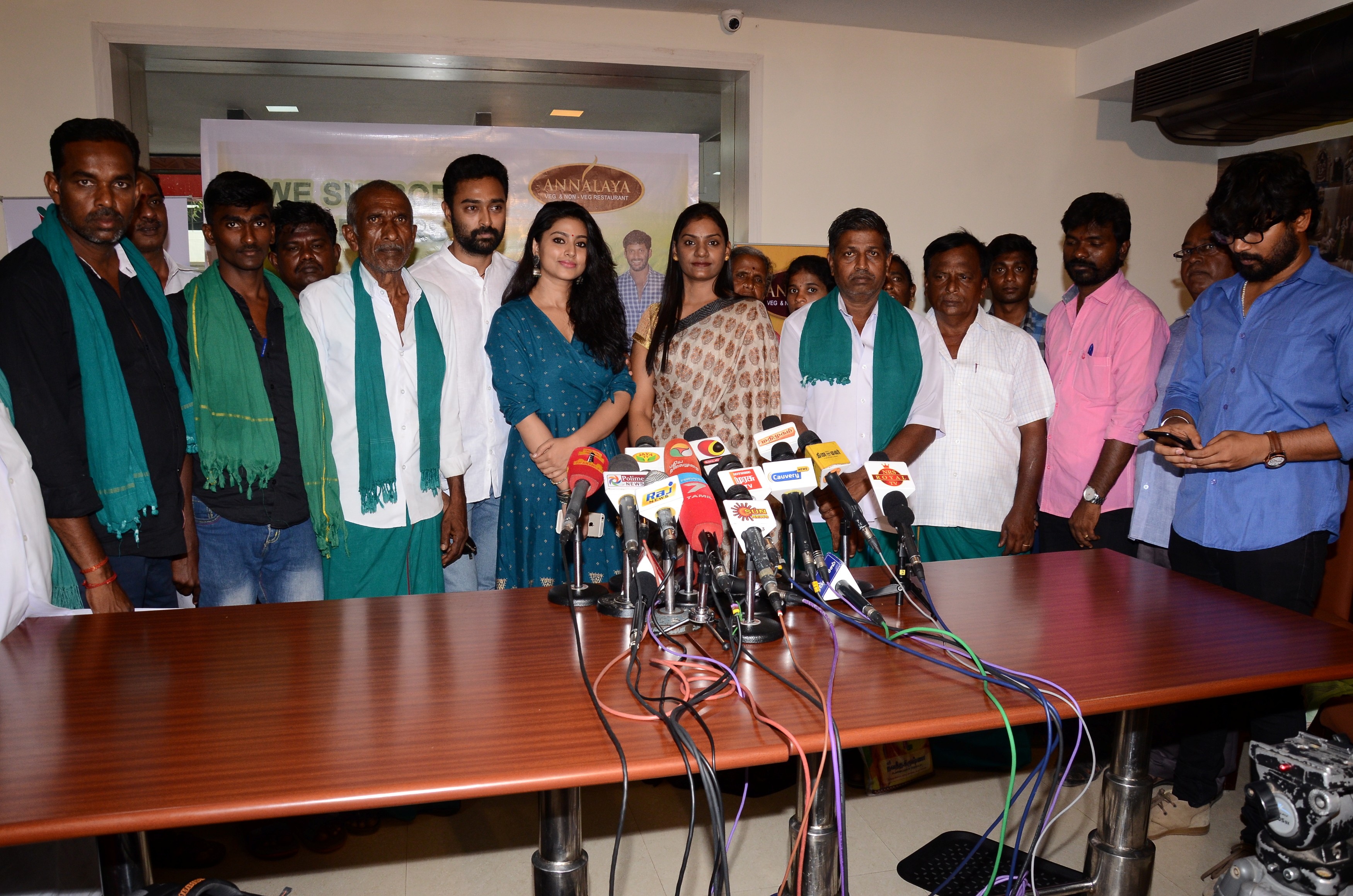 Actor Prasanna and Sneha Donates 10 Farmers (10)