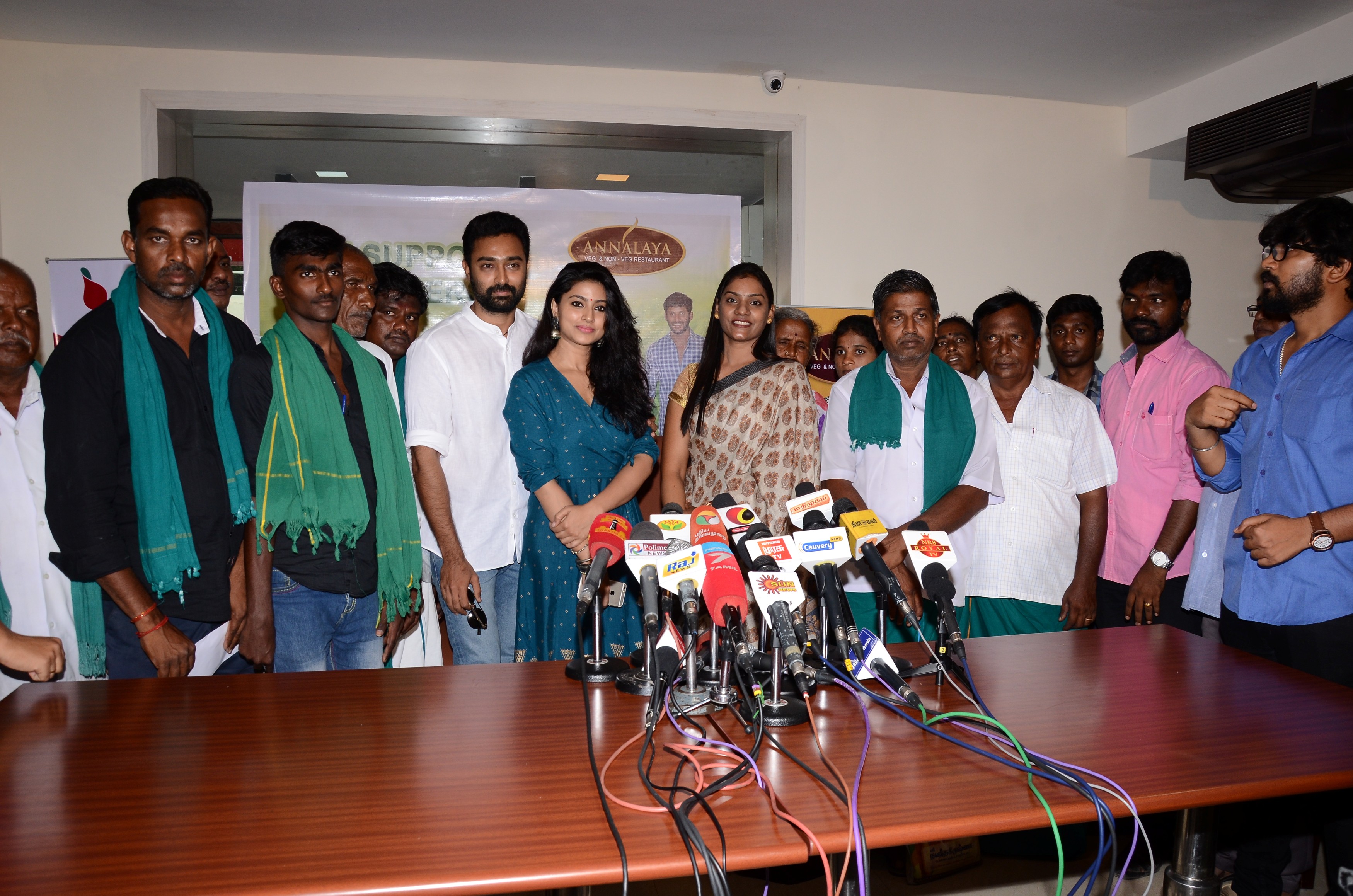 Actor Prasanna and Sneha Donates 10 Farmers (8)