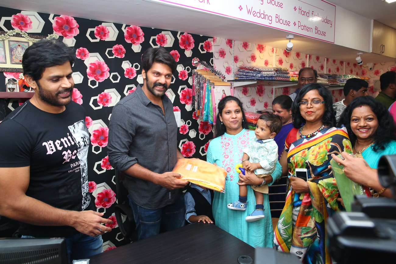 Actor Arya & Shaam Launches 'Pink Designers' Boutique Photos (29)