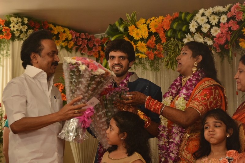 Actor Nizhalgal Raviee Son Wedding Reception Photos (19)