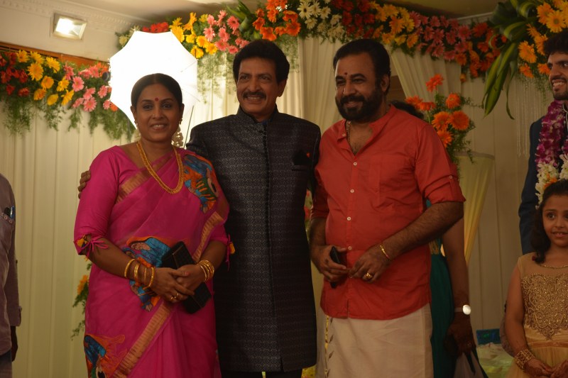 Actor Nizhalgal Raviee Son Wedding Reception Photos (7)