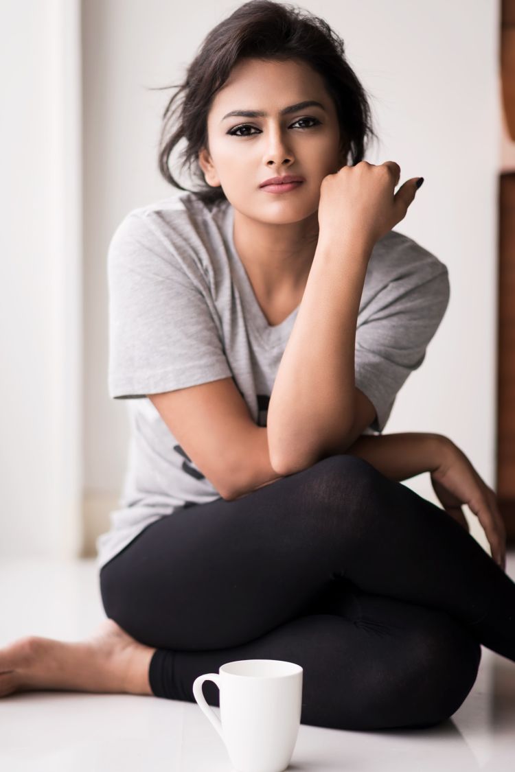 Actress Shraddha Srinath Photoshoot Pics (35)
