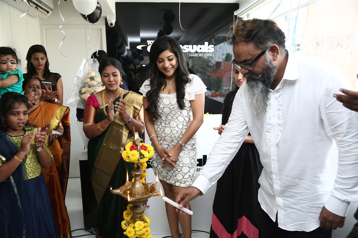 Actress Sakshi Agarwal Launch Toni & Guy at Kolathur Pics (8)