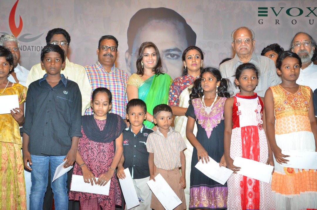 Varalaxmi Sarathkumar and Director Perarasu at 50 Lakhs Scholarship for Poor Students Event (76)