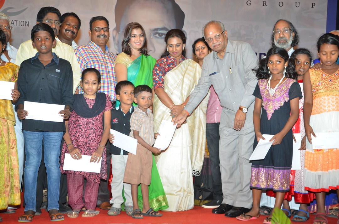 Varalaxmi Sarathkumar and Director Perarasu at 50 Lakhs Scholarship for Poor Students Event (77)