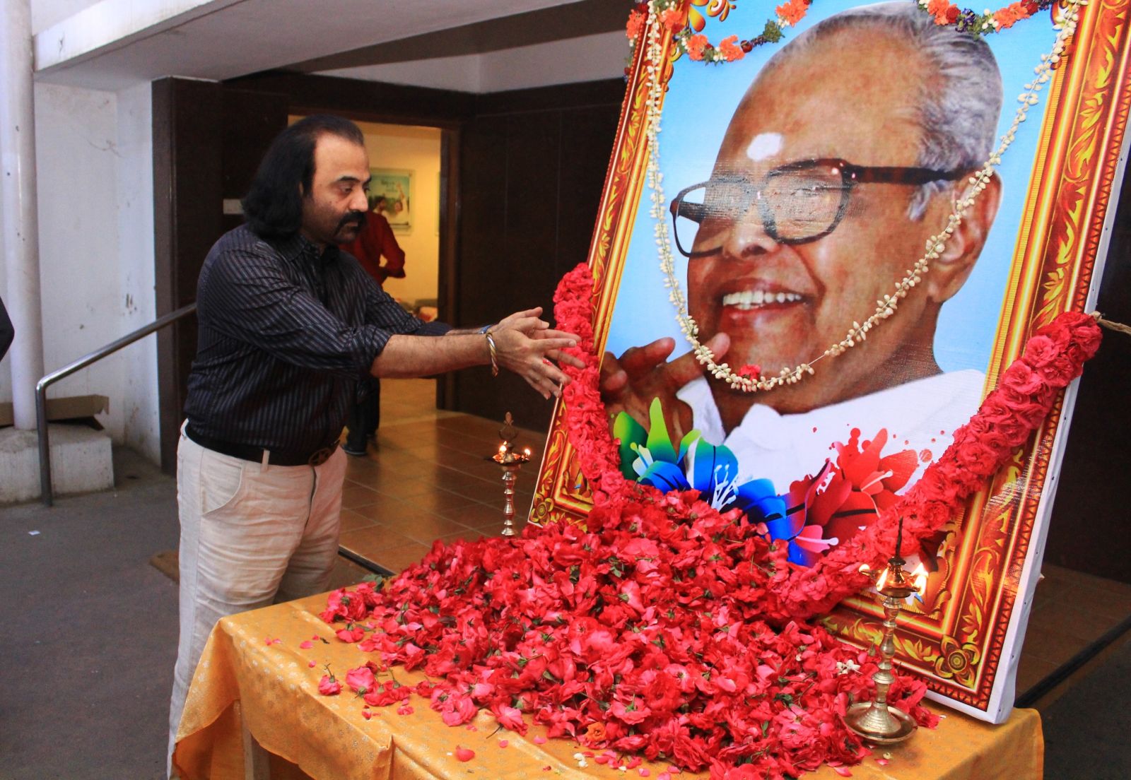 Dadasaheb Phalke Padma Shri Dr K. Balachander 87th Birthday Celebration at AVM Theatre Photos (4)