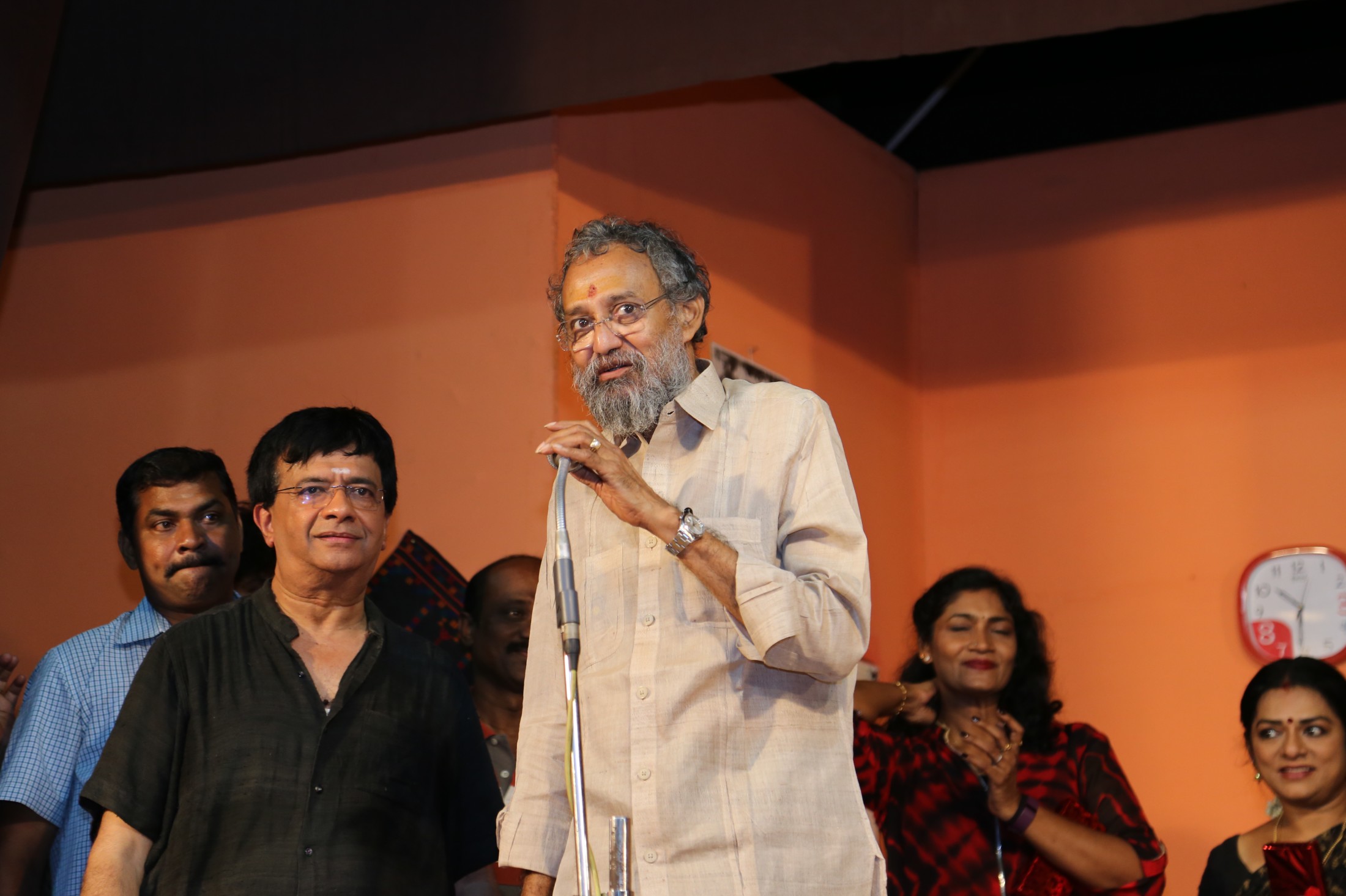 Y G Mahendran's Soppana Vazhvil 100th Successful Stage Show Photos (43)