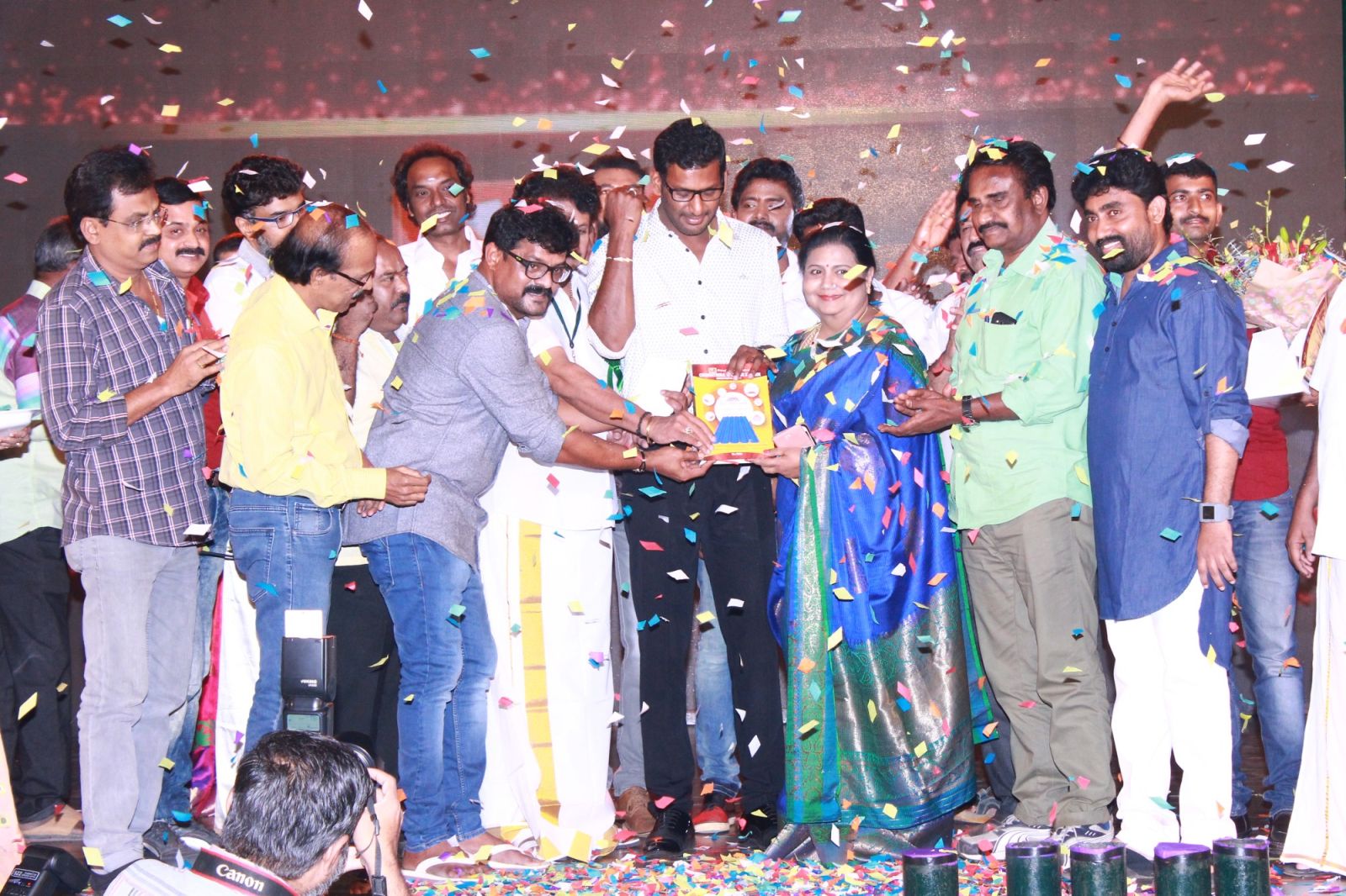 Actor Vishal at Small Screen Actors Association In 15th Year Function Photos (15)