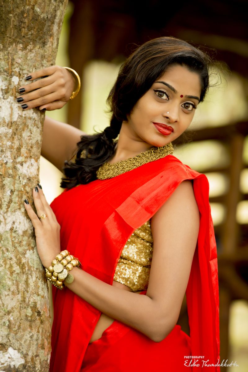 Actress Sunu Lakshmi Photos (6)