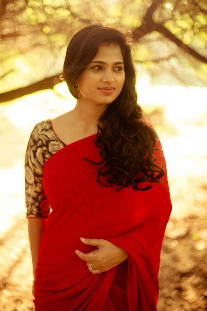 Actress Ramya Pandian Photos (2)