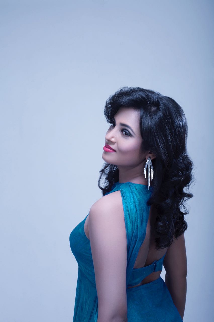 Actress Ramya Pandian Photos (8)